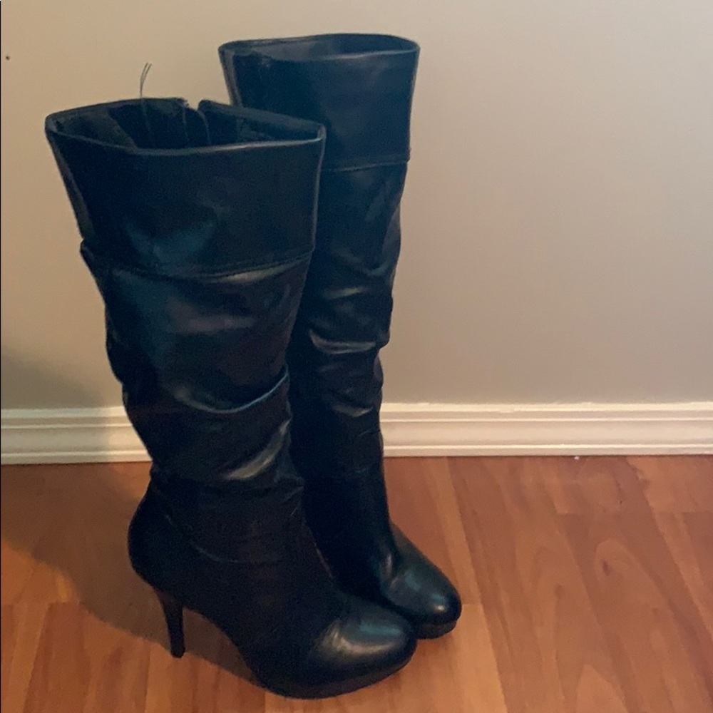 SOLD !Black leather boots